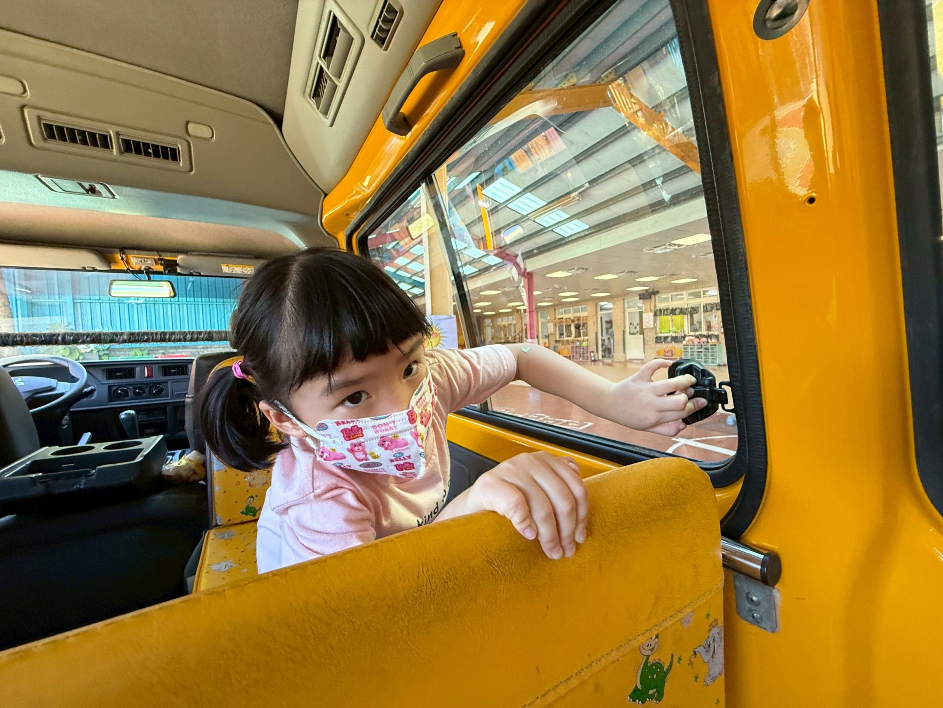 kitty1141107娃娃車權宣導