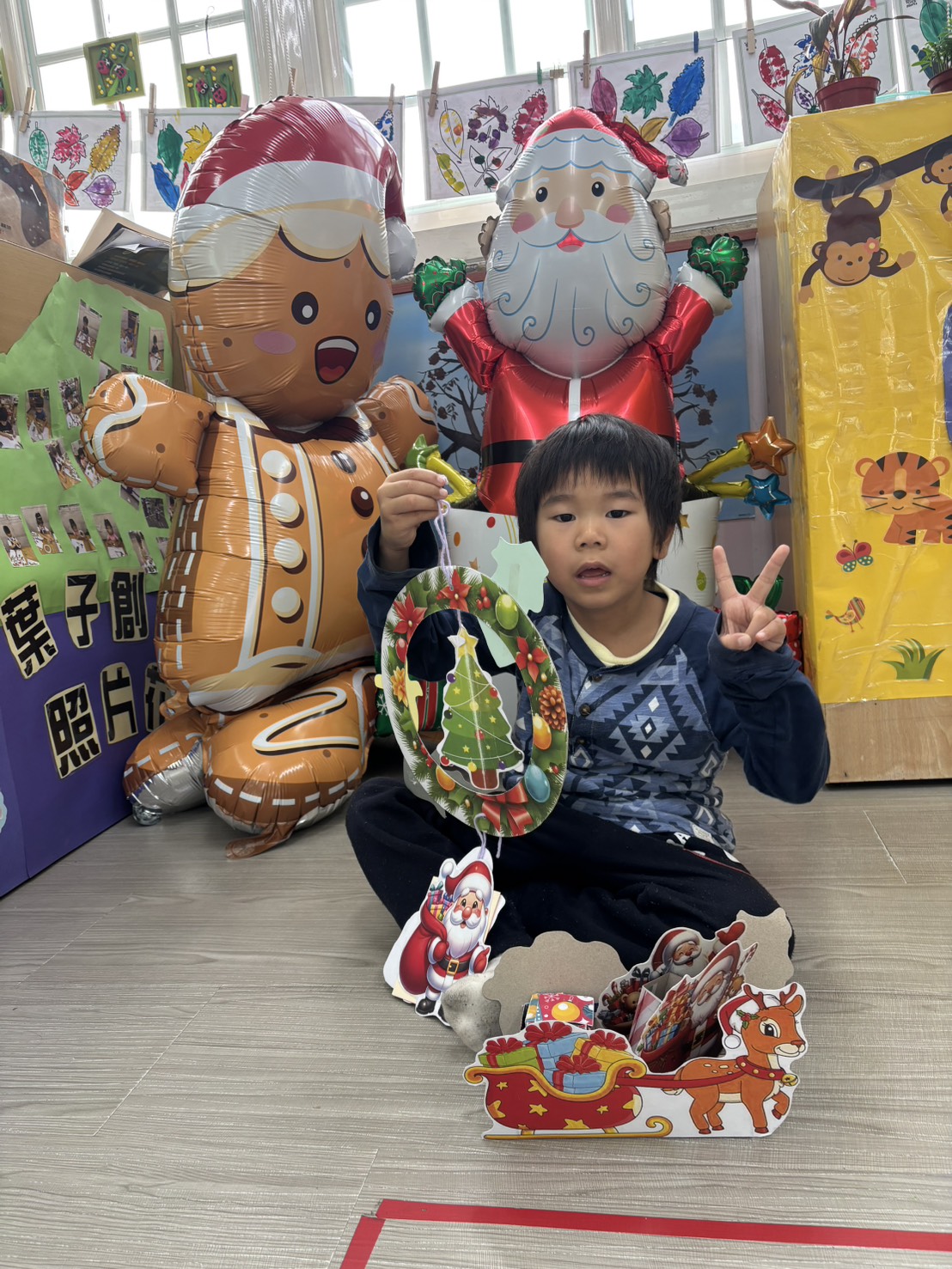 Dora1141212美勞活動~聖誕花圈和立體雪橇