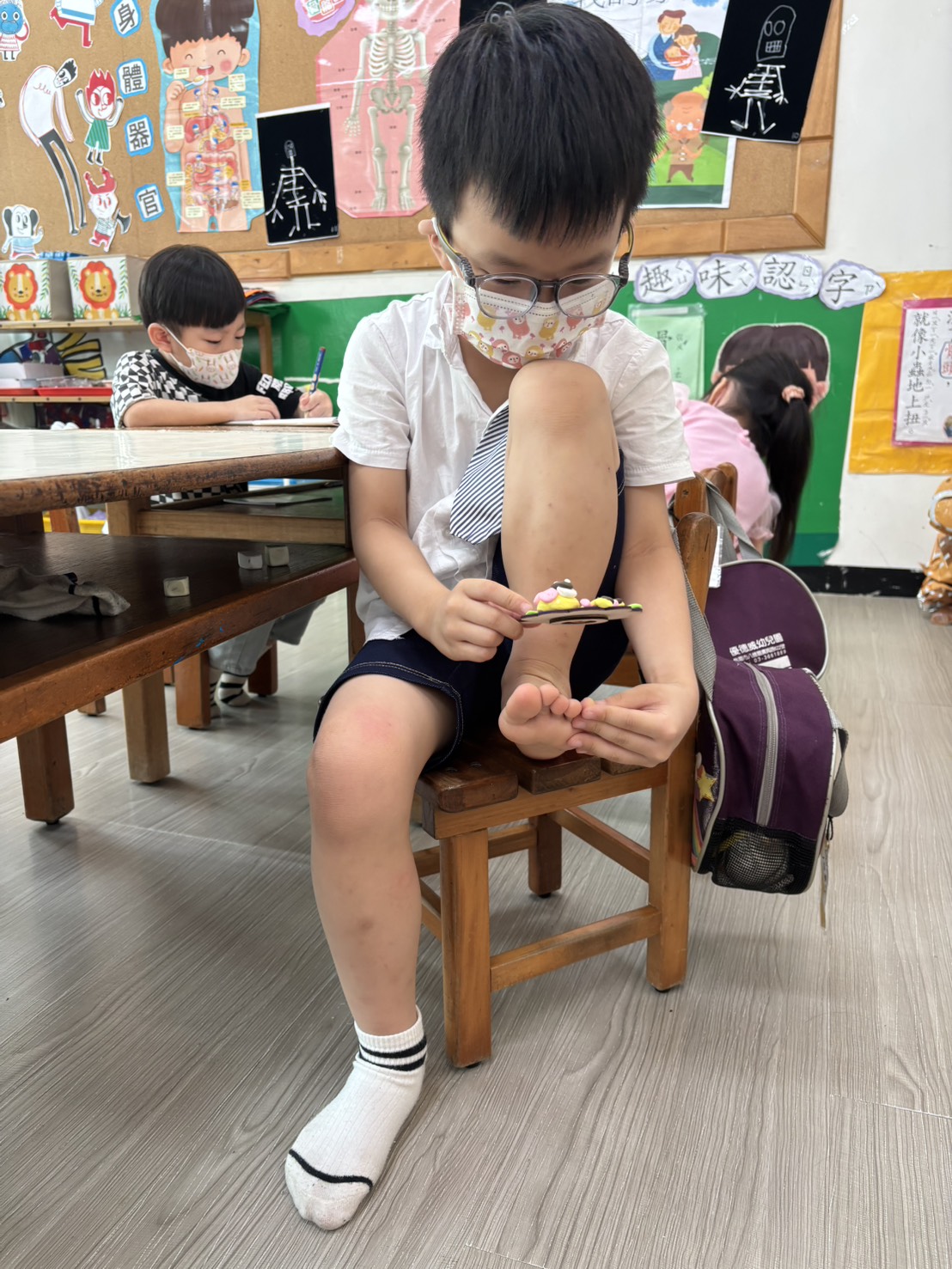 Dora1150617主題活動~生活放大鏡手和腳
