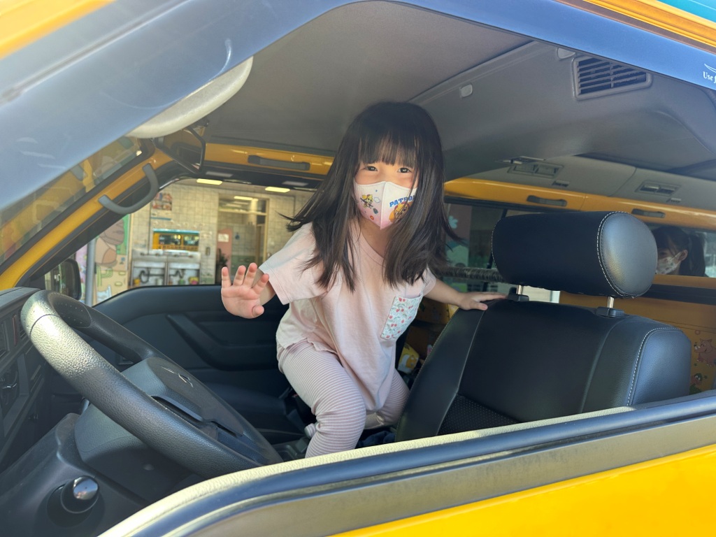 Snoopy114.11.07娃娃車逃生演練