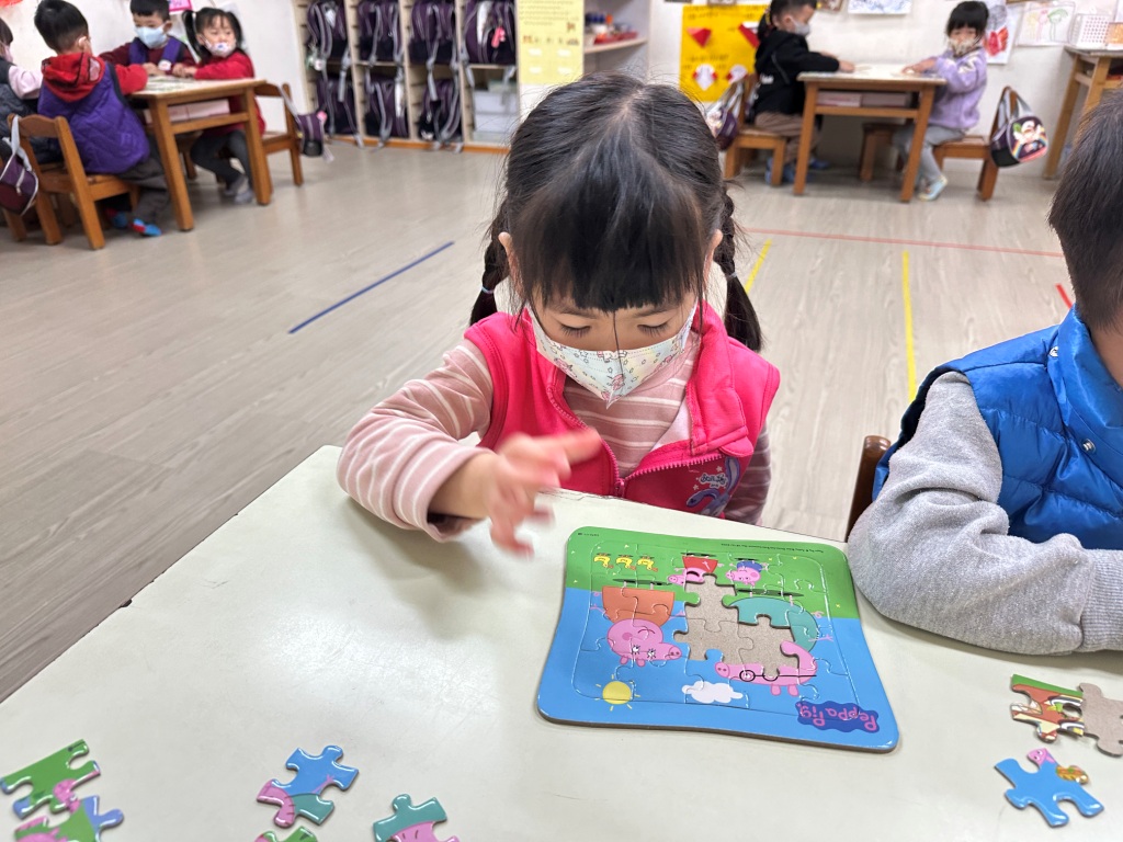 Snoopy114.11.19動動手動動腦拼拼圖