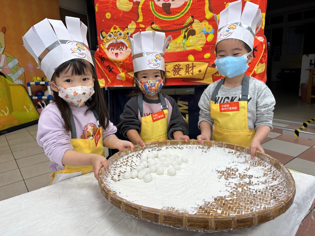 Snoopy115.03.03元宵節-搖元宵