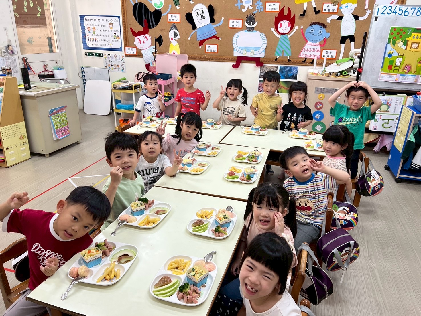Snoopy115.04.10快樂兒童餐時光