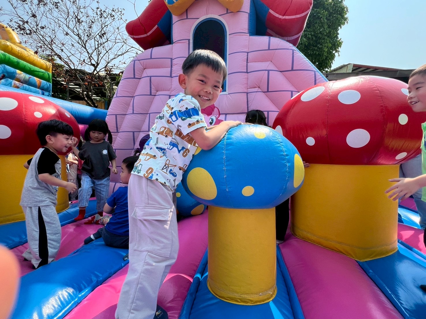 Snoopy115.04.10兒童節氣墊派對2(個人照)