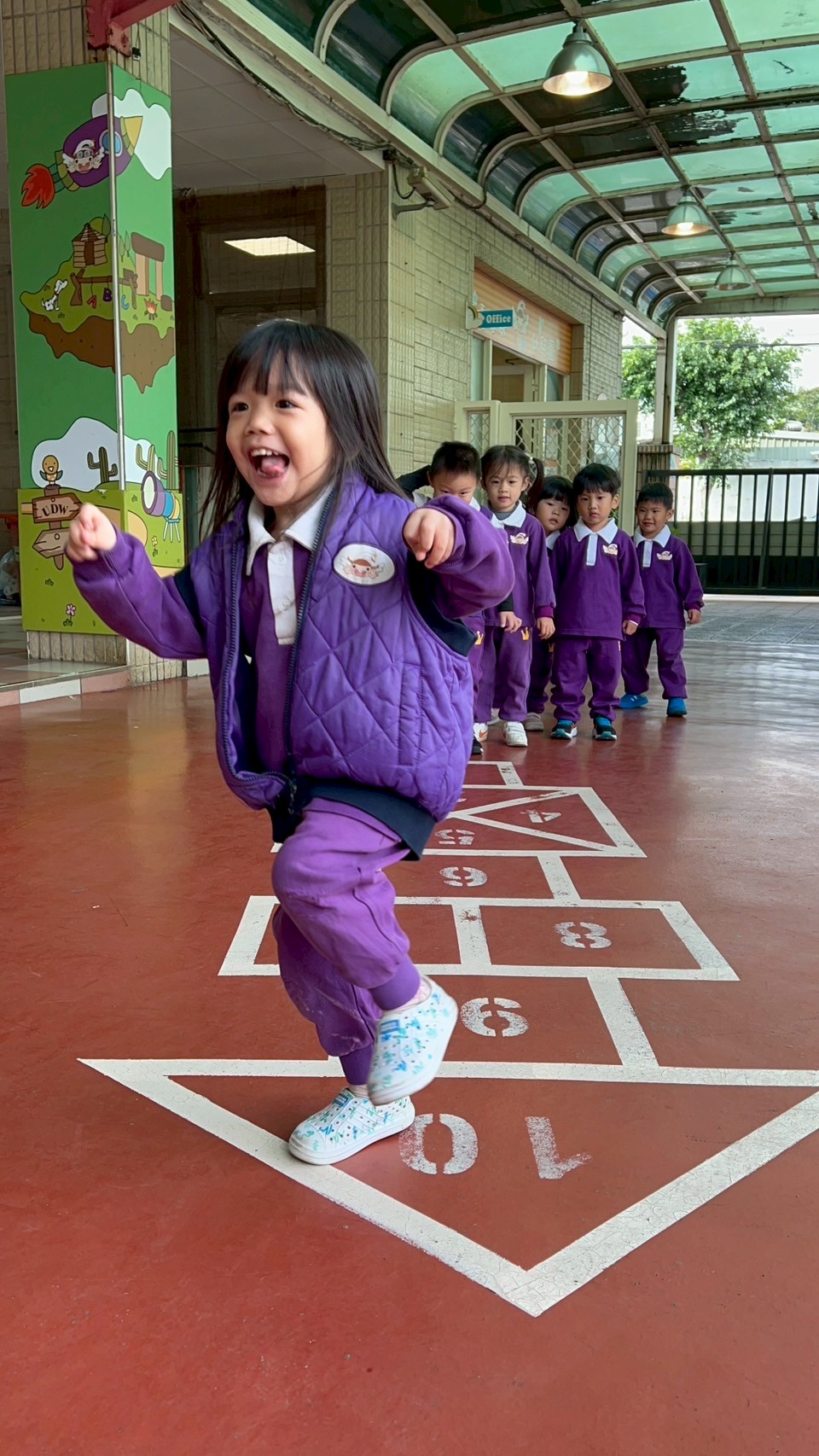 Miffy1141120跳房子-身體動作