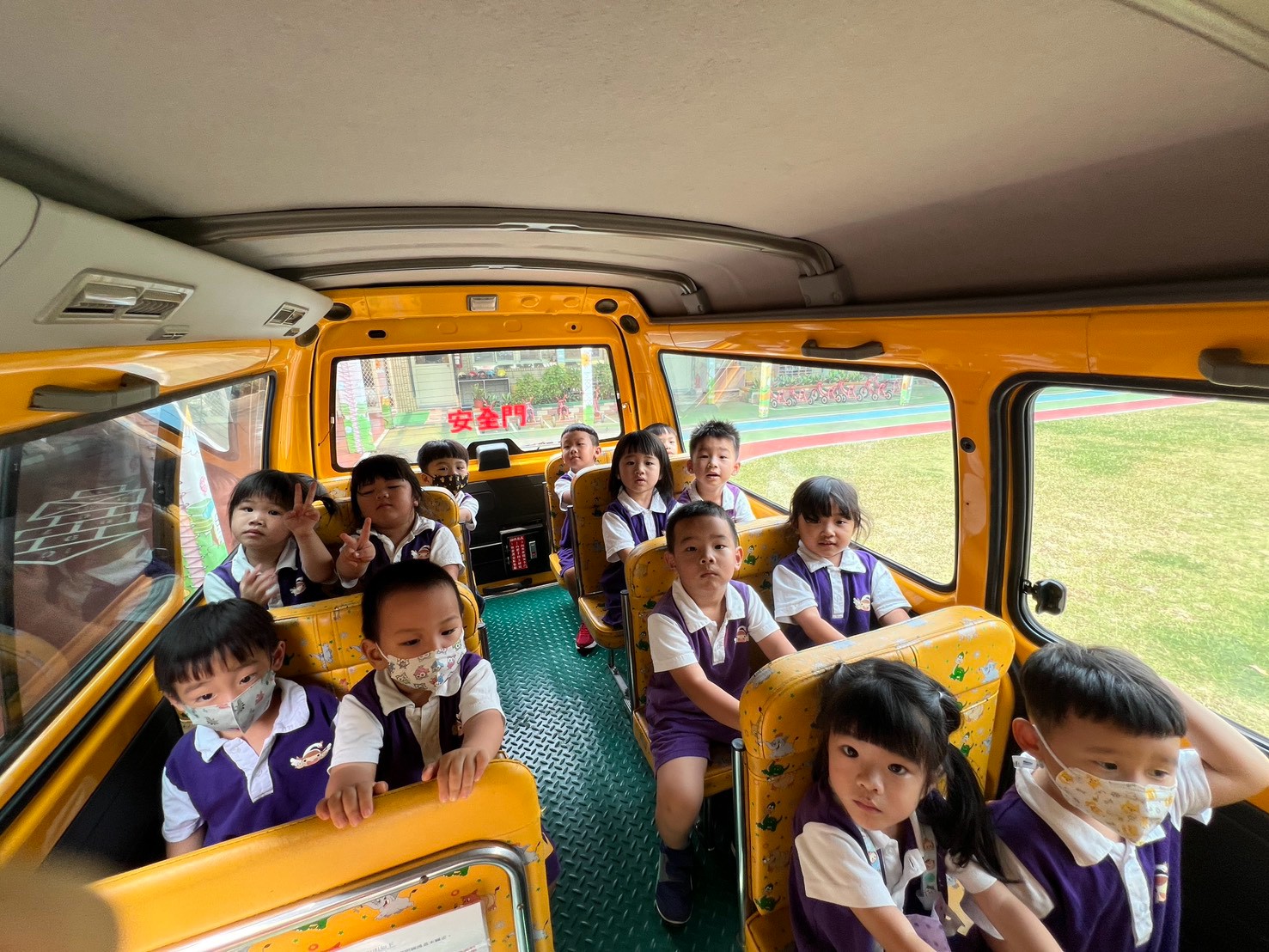 Miffy1151001娃娃車逃生宣導
