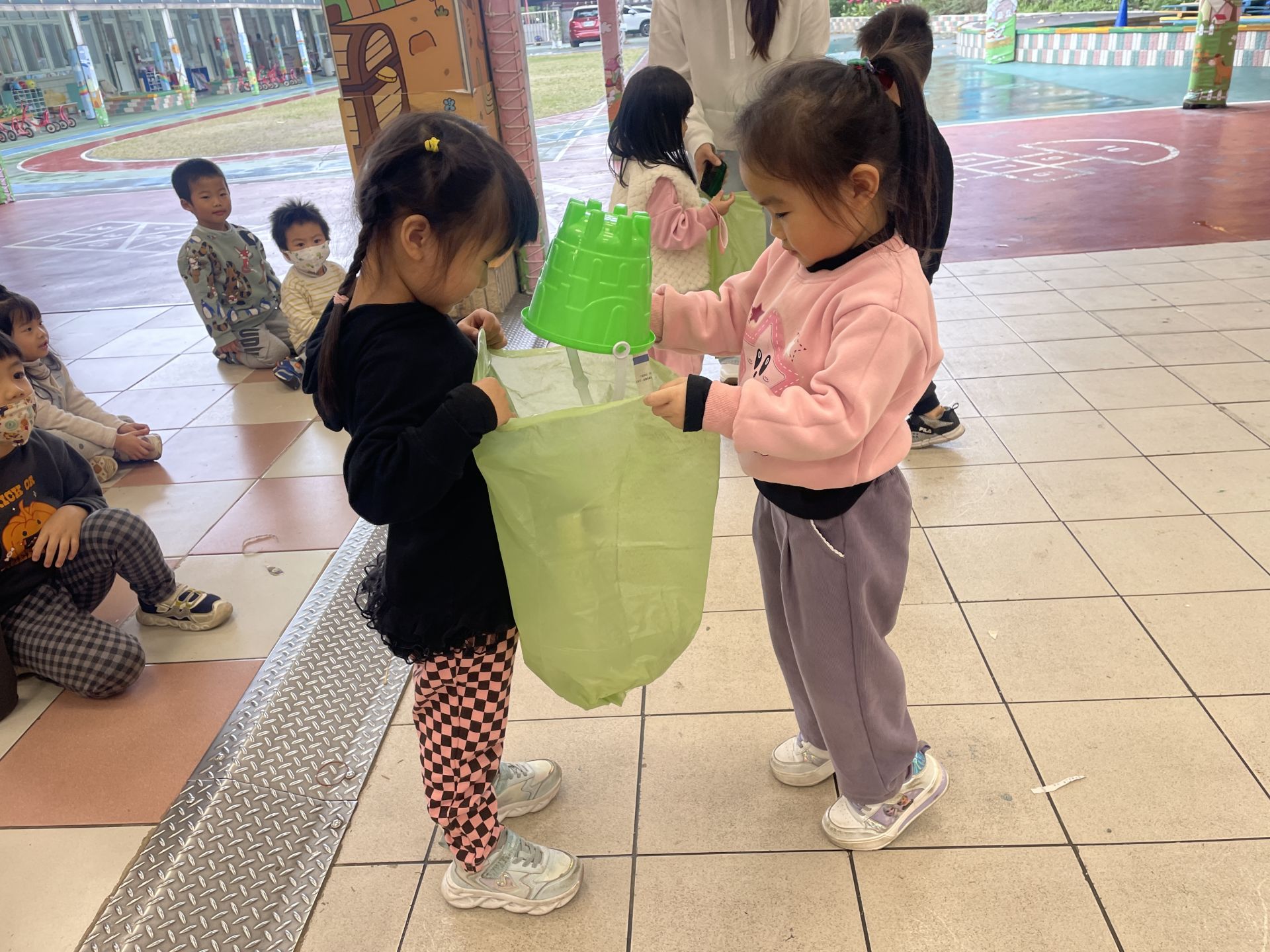 Poli1150116主題活動-樹木澆水