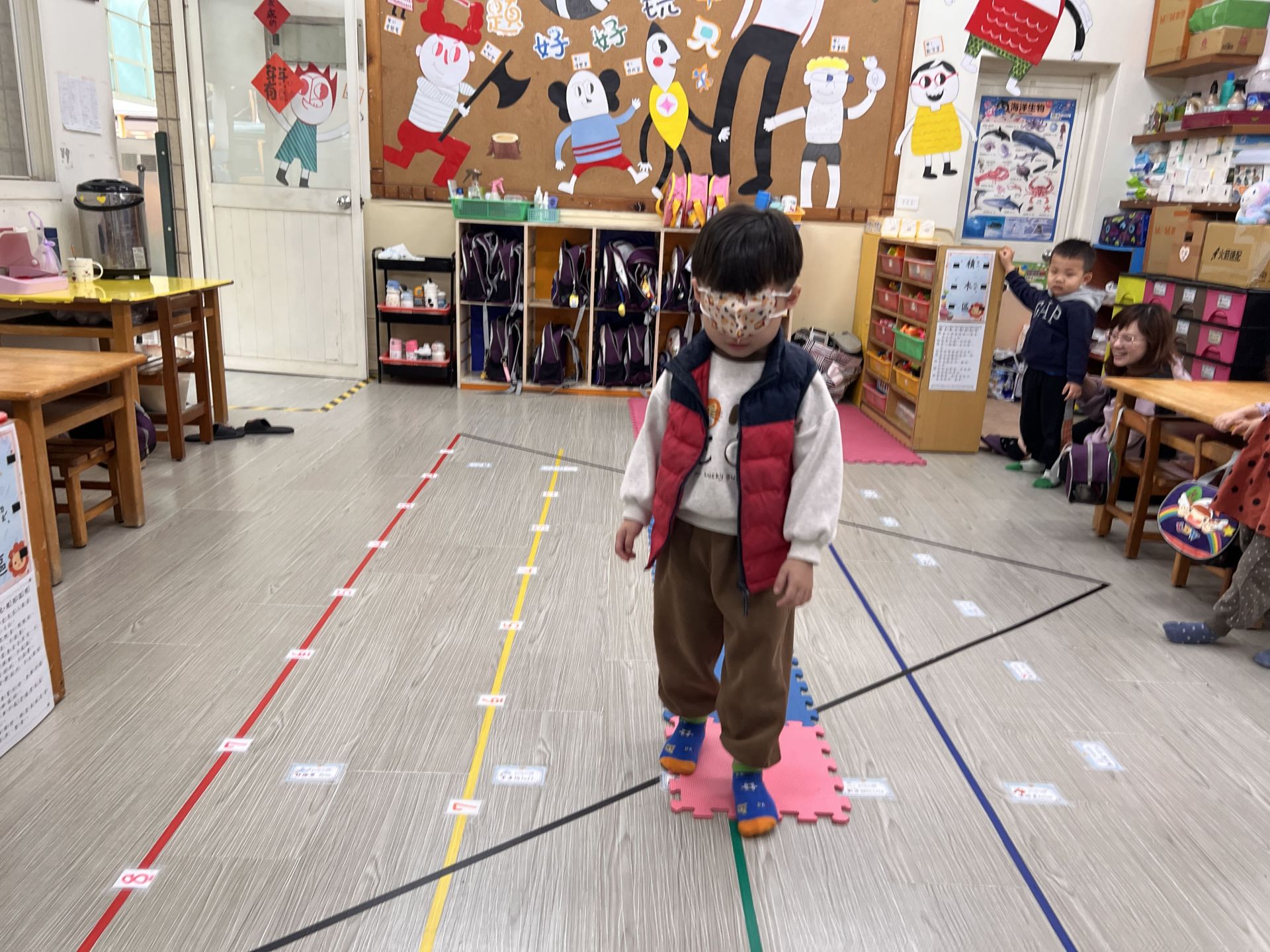 Yoyo-115.04.08-04.10主題活動-社會關懷~有愛無礙-盲人遊戲-1