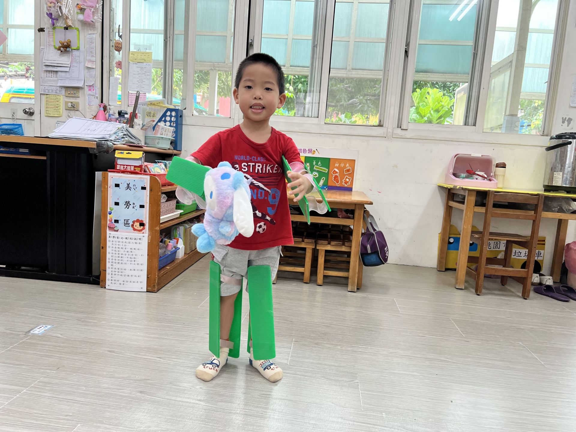 Yoyo-115.06.08-06.12主題活動-身體動動~如果關節不能動-機器人